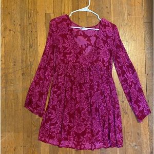 Cute knee above knee length dress, (I’m 5’1).